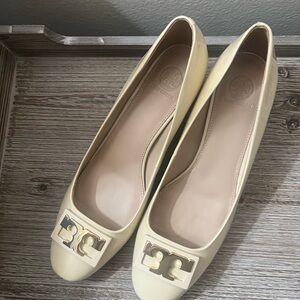 Tory Burch Patent Beige Pumps with Gold Accents